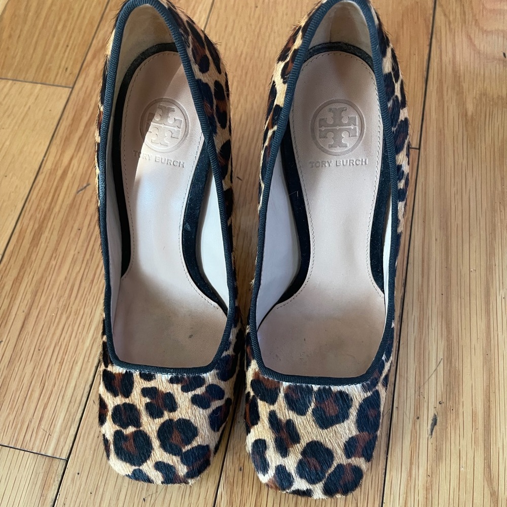 Tory Burch Regina Leopard Print Metallic  Heel Pump size 5